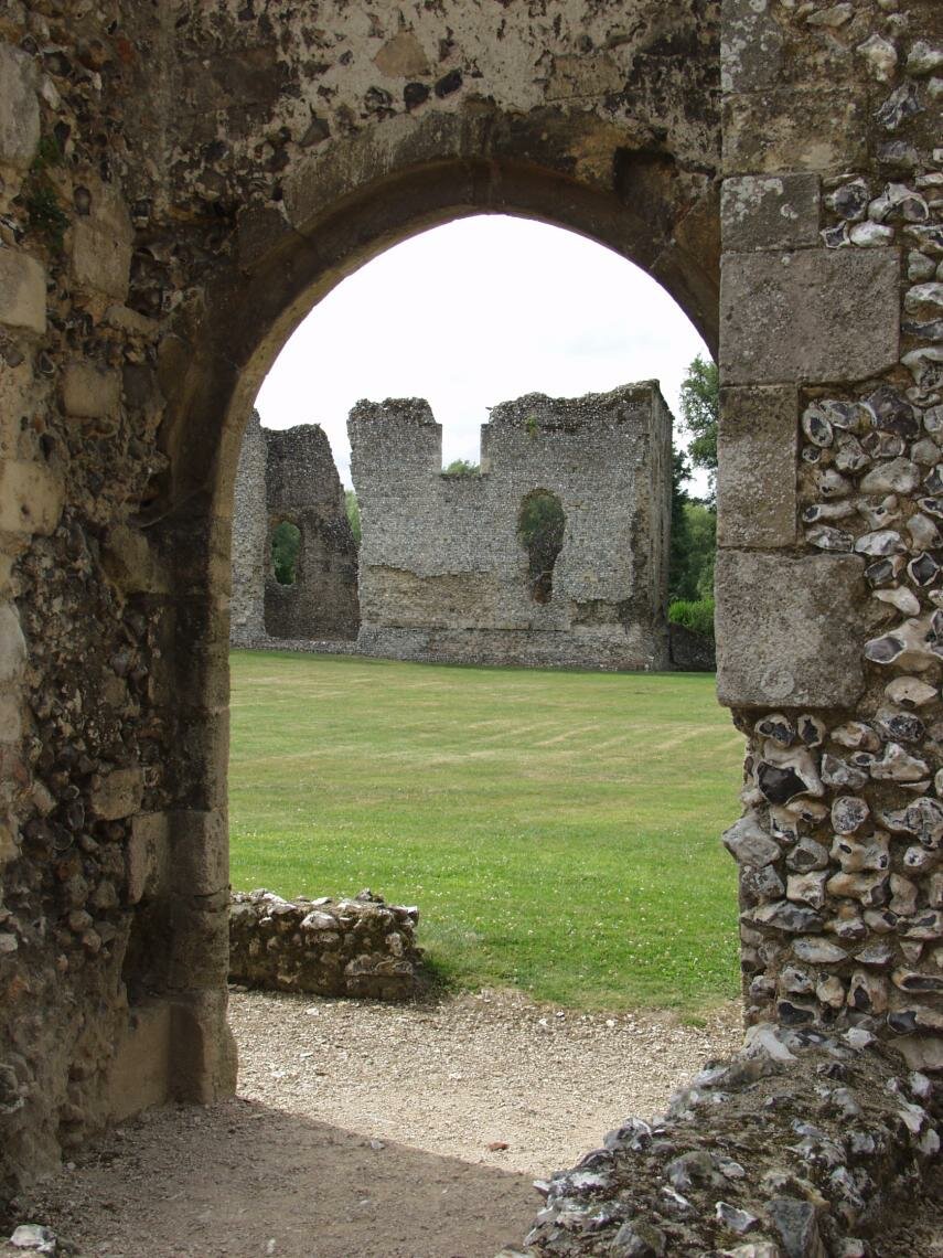 Photgraph of the Bishop's Palace ruins, Bishops Waltham, Hampshire