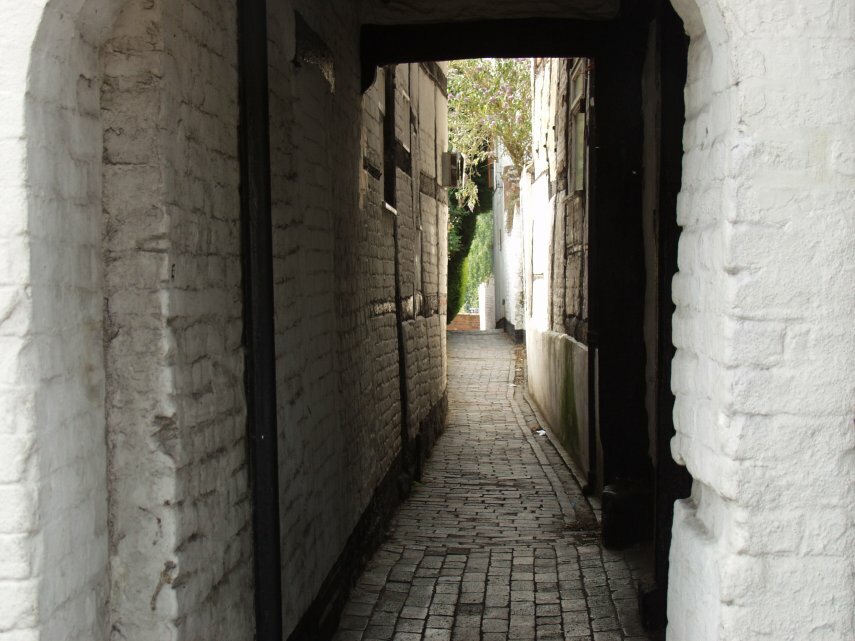 Photograph of an alley, Tewkesbury, Gloucestershire, England