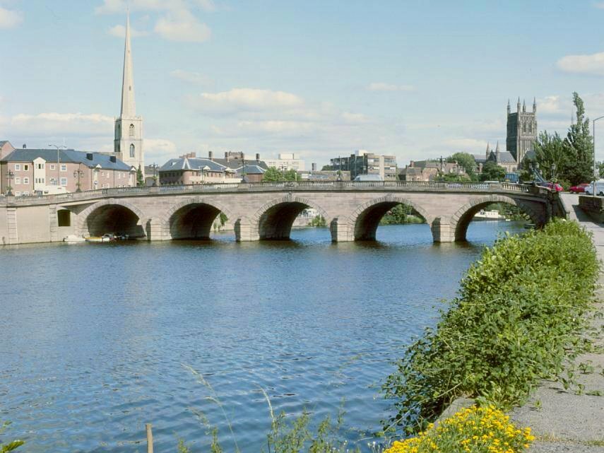 View of Worcester Bridge over the River Severn, Worcester, Worcestershire, England